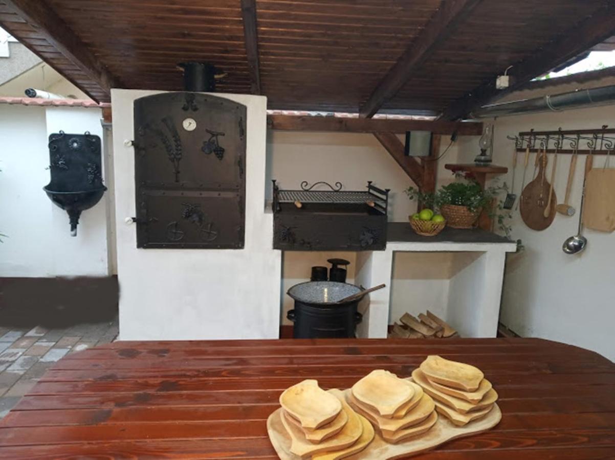 Bazsi Apartman ハイデゥソボスロー エクステリア 写真