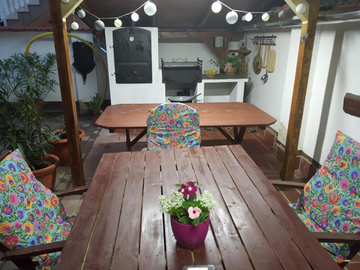 Bazsi Apartman ハイデゥソボスロー エクステリア 写真