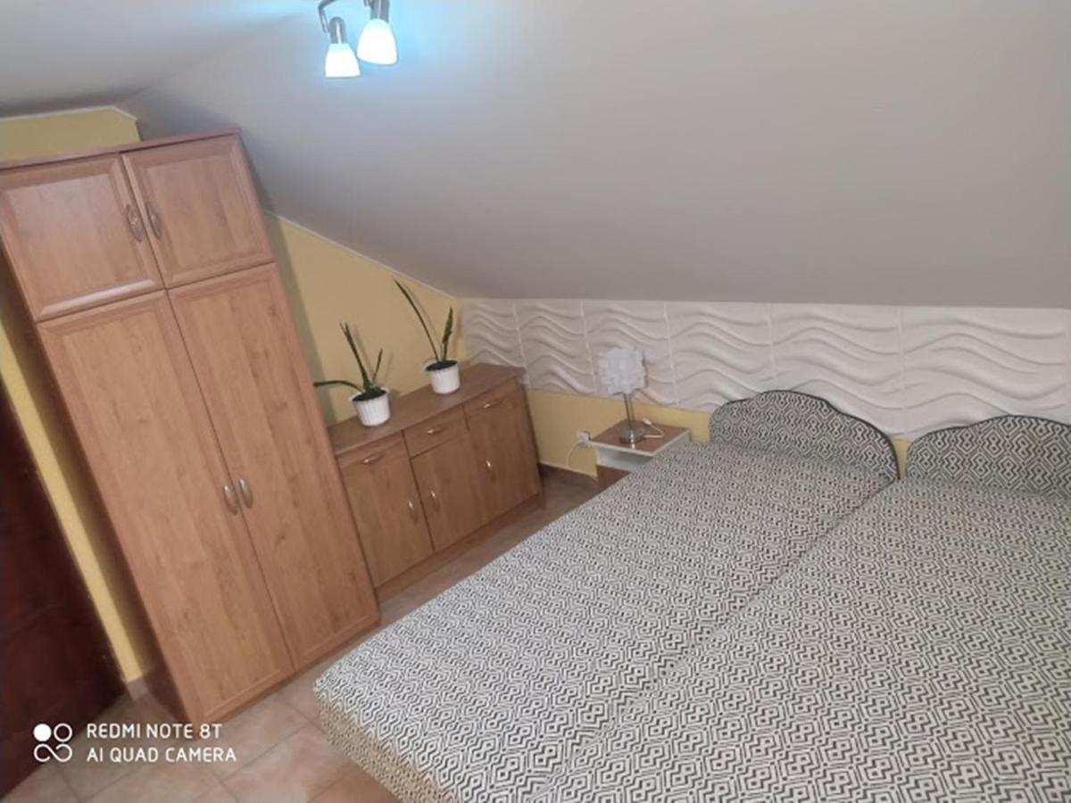 Bazsi Apartman ハイデゥソボスロー エクステリア 写真