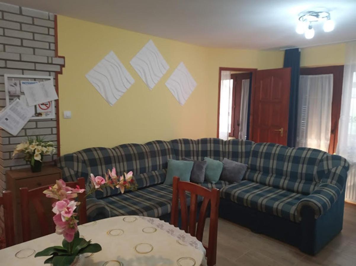 Bazsi Apartman ハイデゥソボスロー エクステリア 写真
