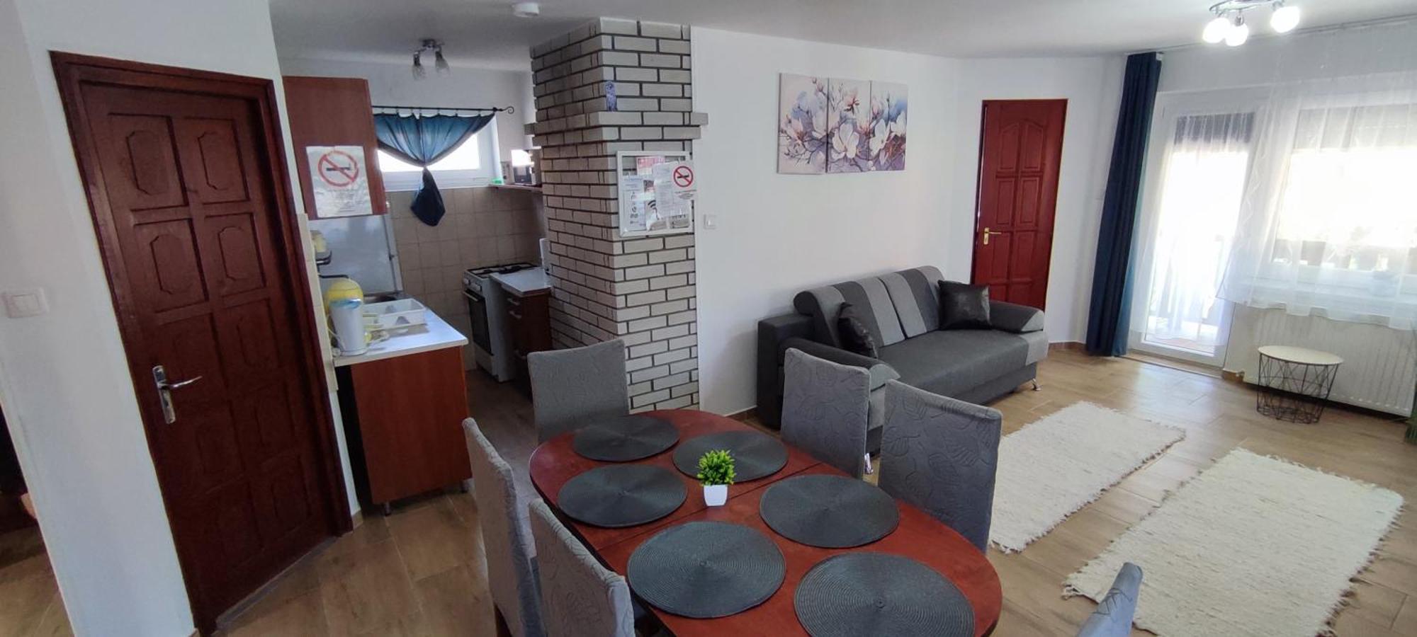 Bazsi Apartman ハイデゥソボスロー エクステリア 写真