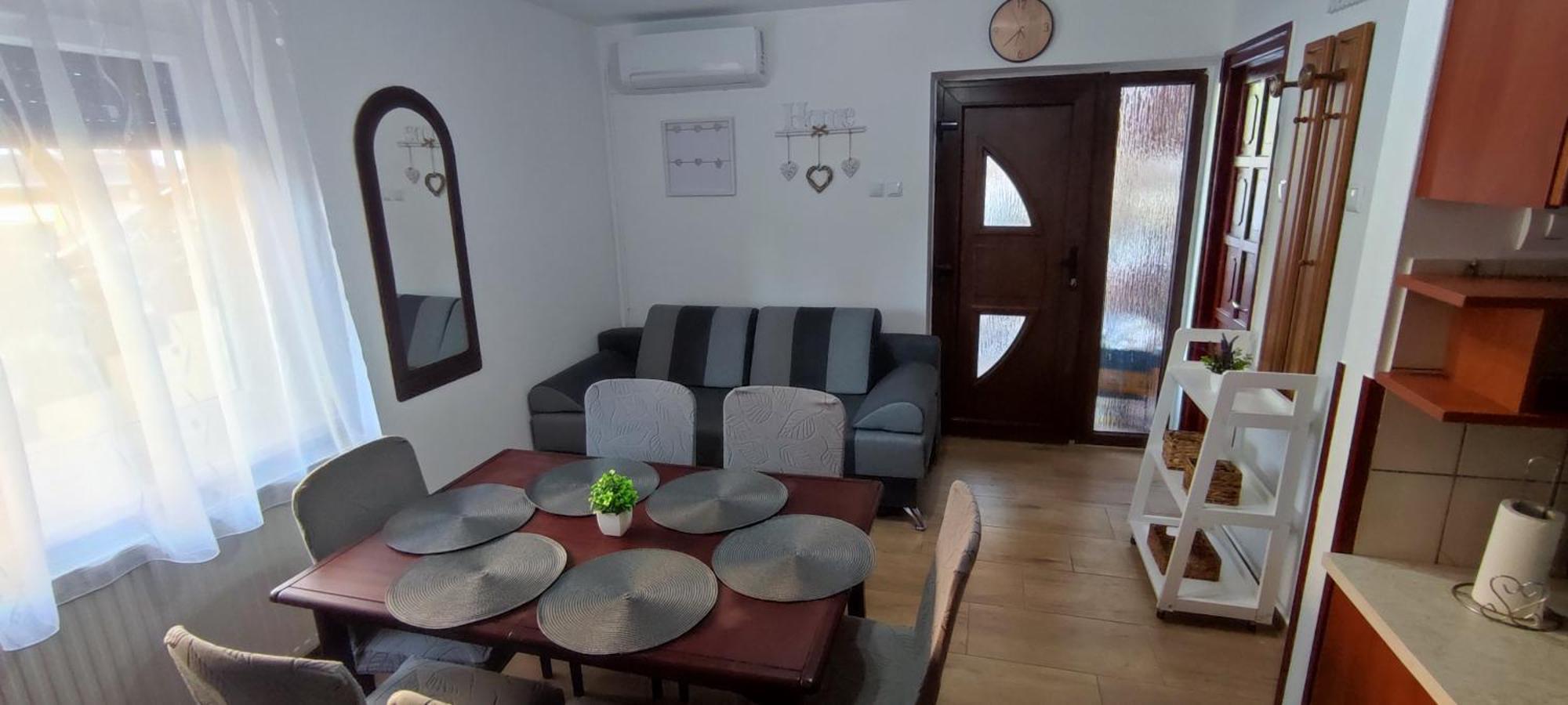 Bazsi Apartman ハイデゥソボスロー エクステリア 写真