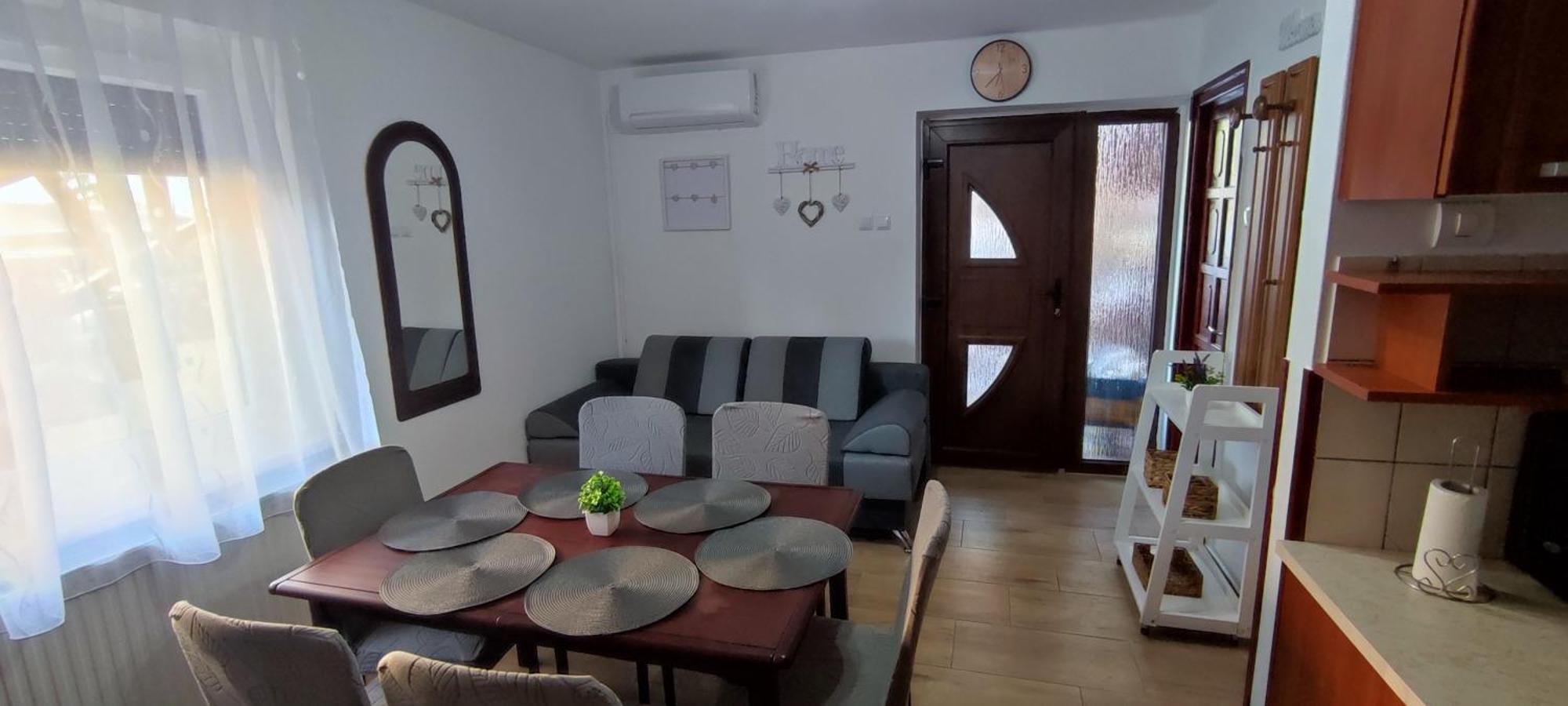 Bazsi Apartman ハイデゥソボスロー エクステリア 写真