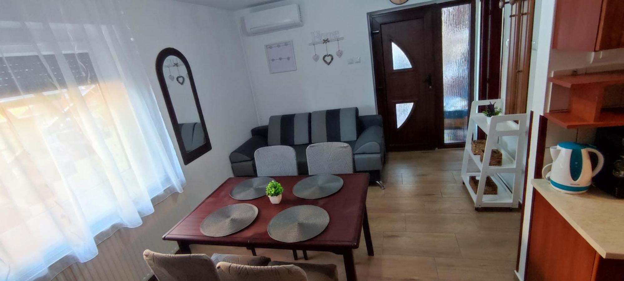 Bazsi Apartman ハイデゥソボスロー エクステリア 写真