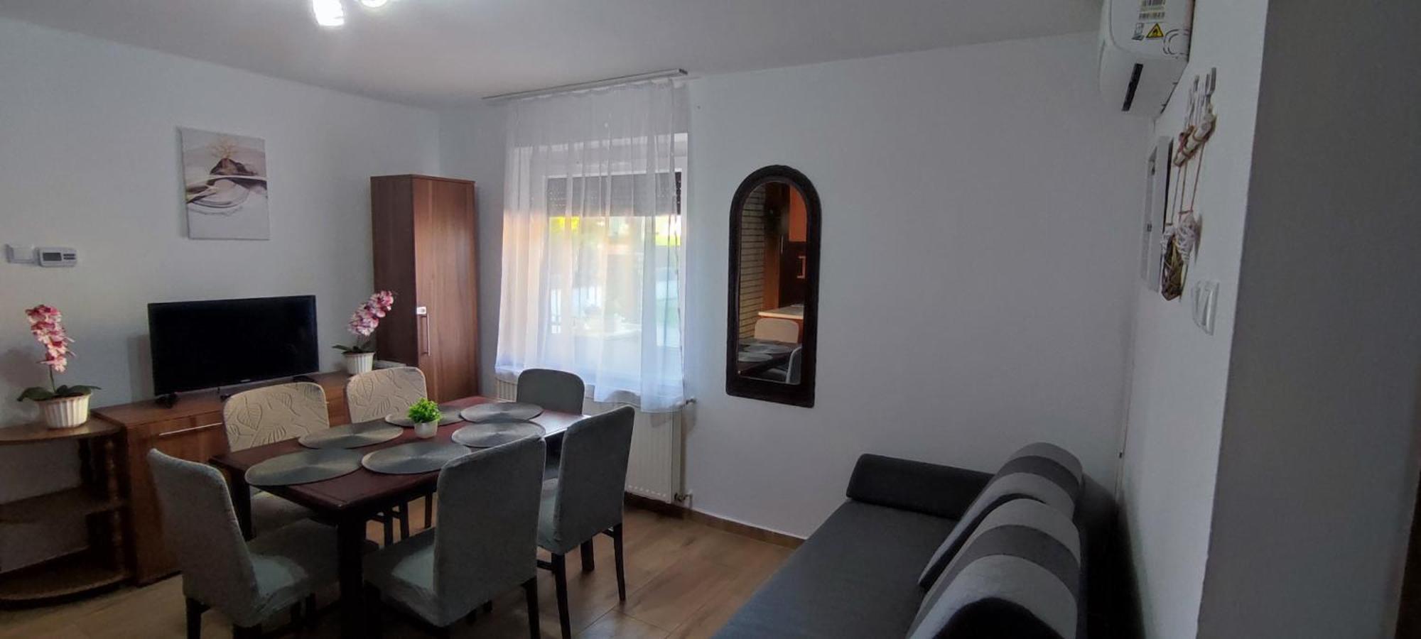 Bazsi Apartman ハイデゥソボスロー エクステリア 写真